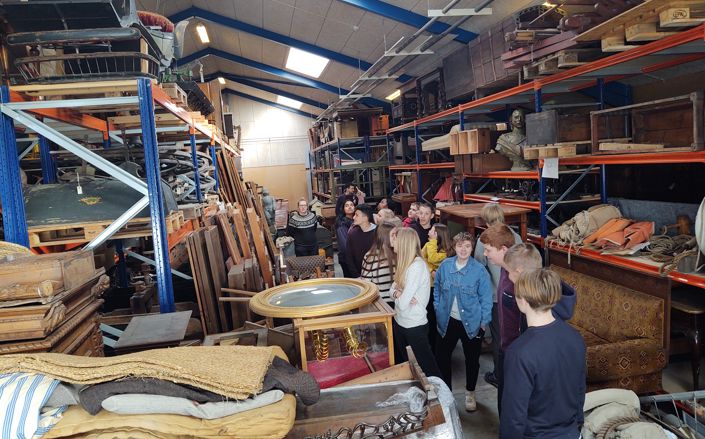 Magasinet Masser Af Ting Pa Hylderne